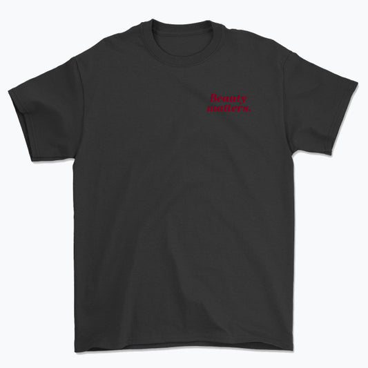 Koszulka unisex z napisem “Beauty matters.”