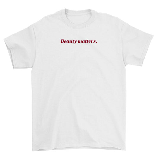 Koszulka unisex z napisem “Beauty matters.”