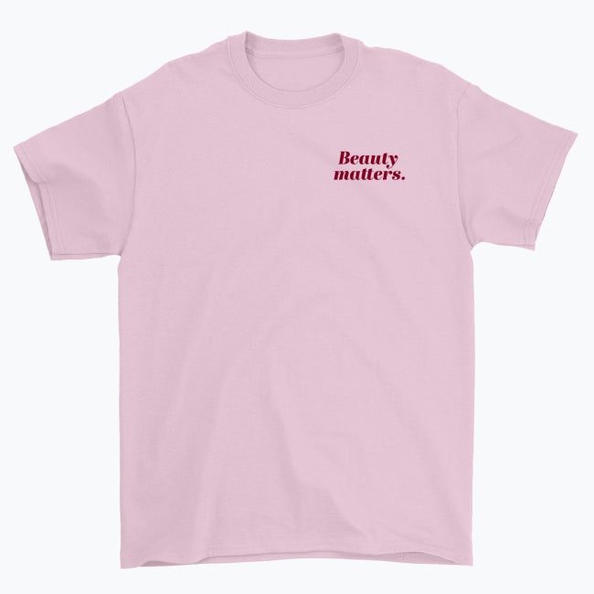 Koszulka unisex z napisem “Beauty matters.”
