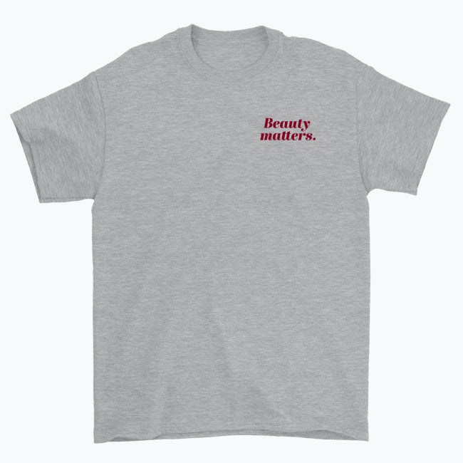 Koszulka unisex z napisem “Beauty matters.”