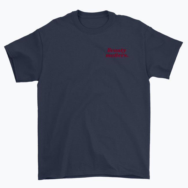 Koszulka unisex z napisem “Beauty matters.”